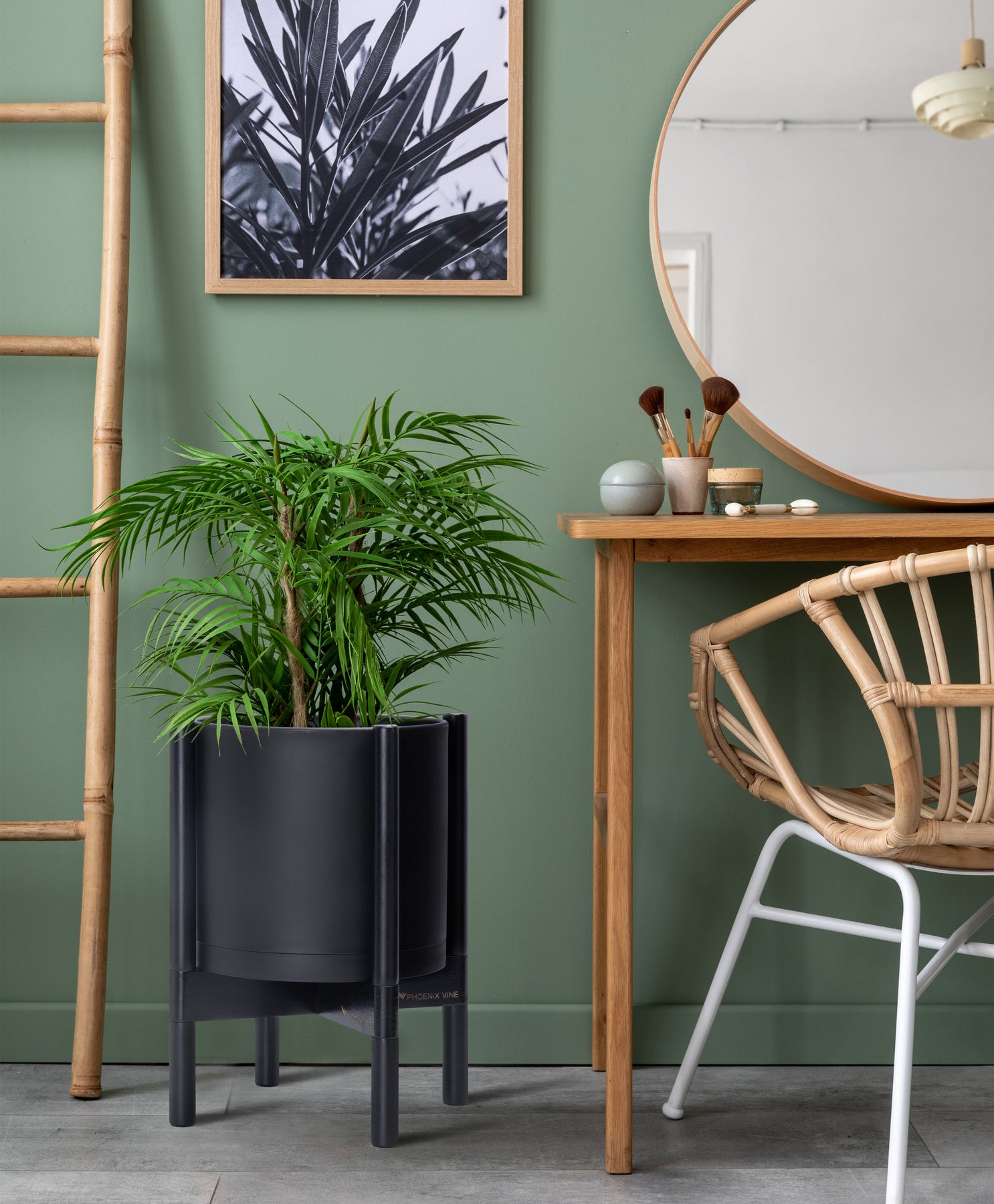 plastic plant pedestals 10" Black Plastic Planter with Ebony Stand – D'VINE DEV